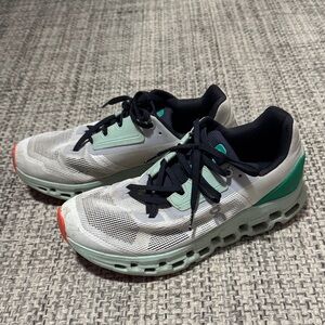 On Running Cloudstratus Sneakers
